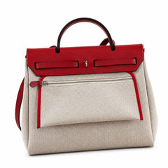 Hermers' popular herbag 31cm is designed to be inspired by saddle bags. The body of the bag is made of canvas, and the inseam, shoulder straps and handle are made of leather. The appearance is very si